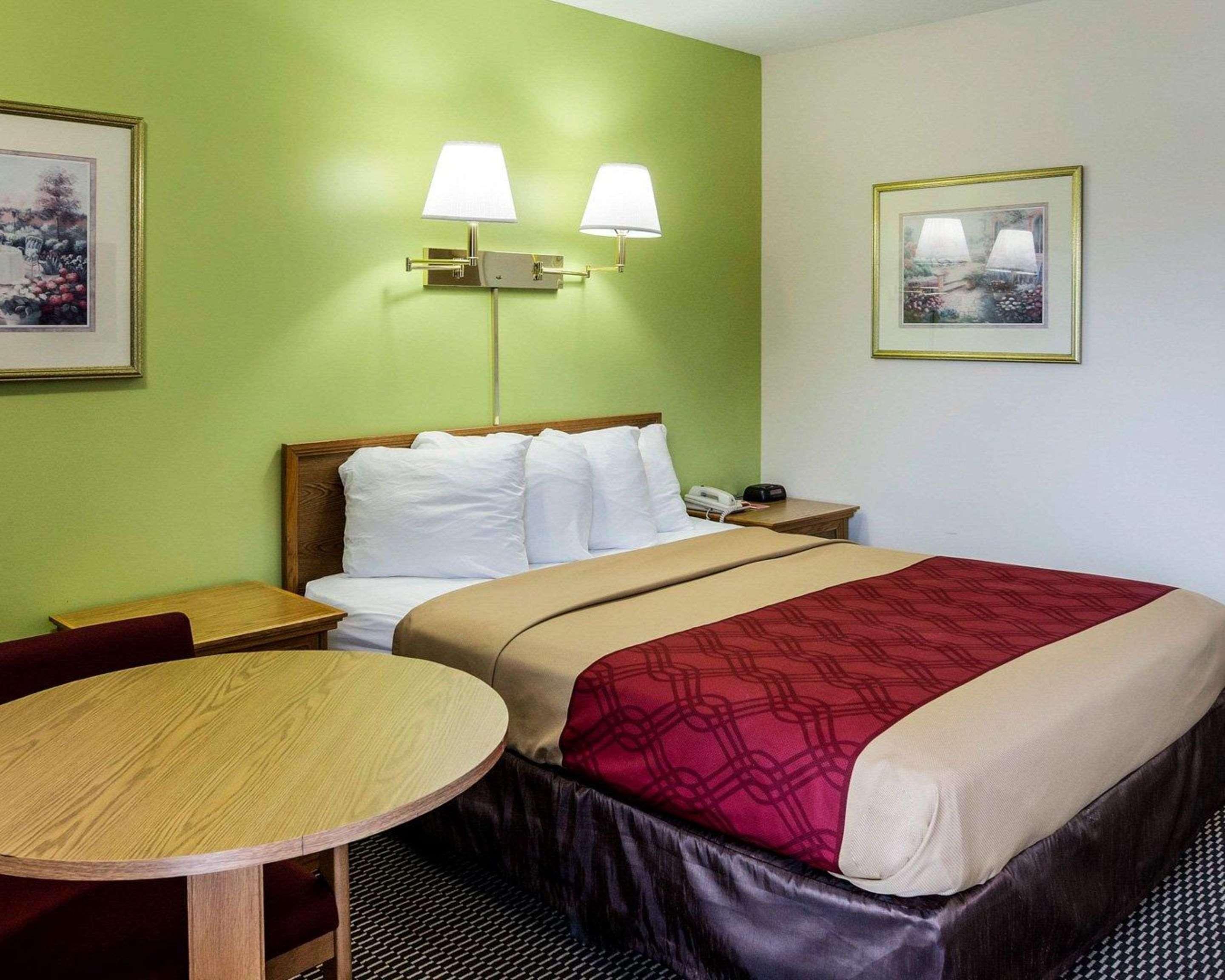 Econo Lodge University Lawrence Extérieur photo