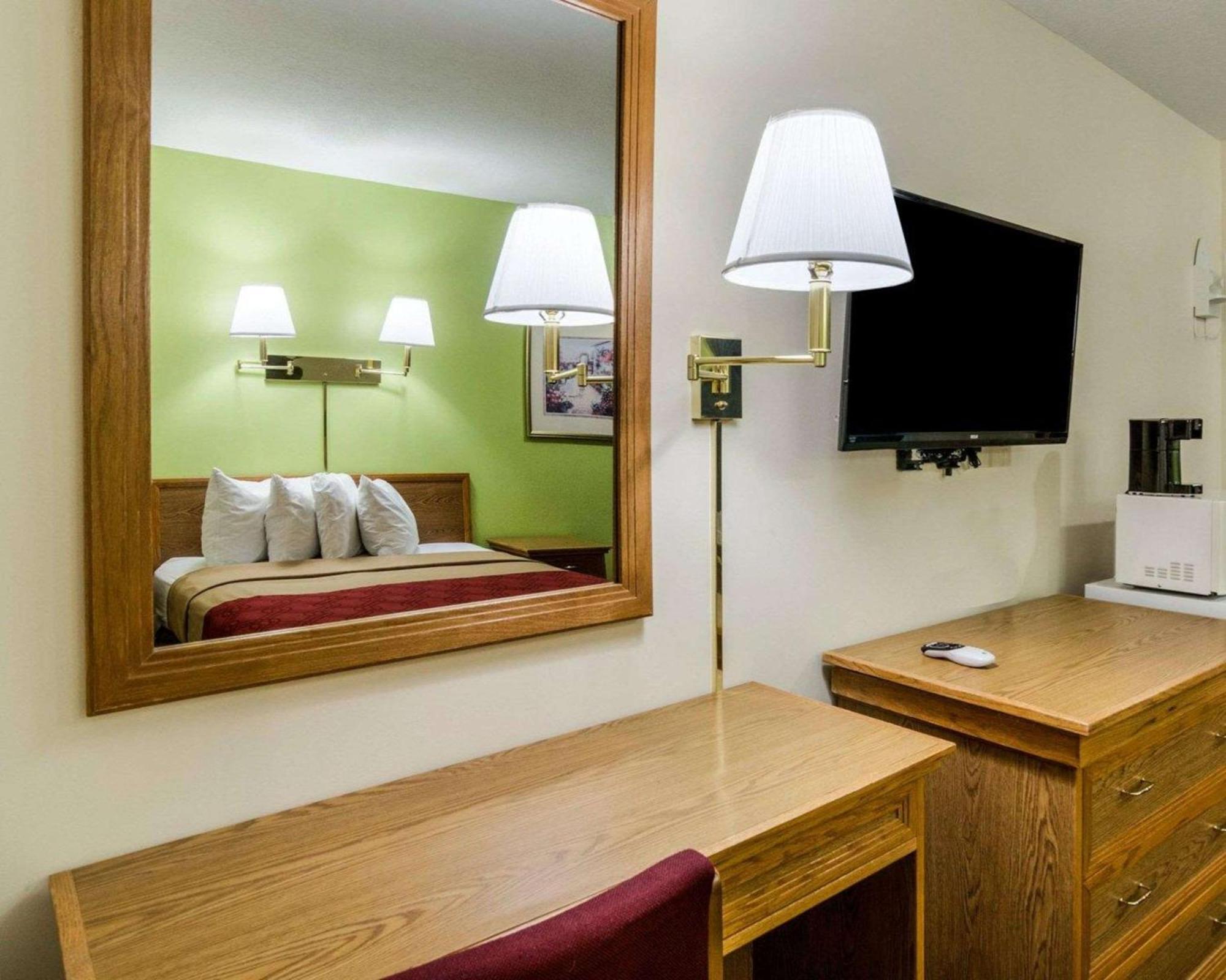 Econo Lodge University Lawrence Extérieur photo