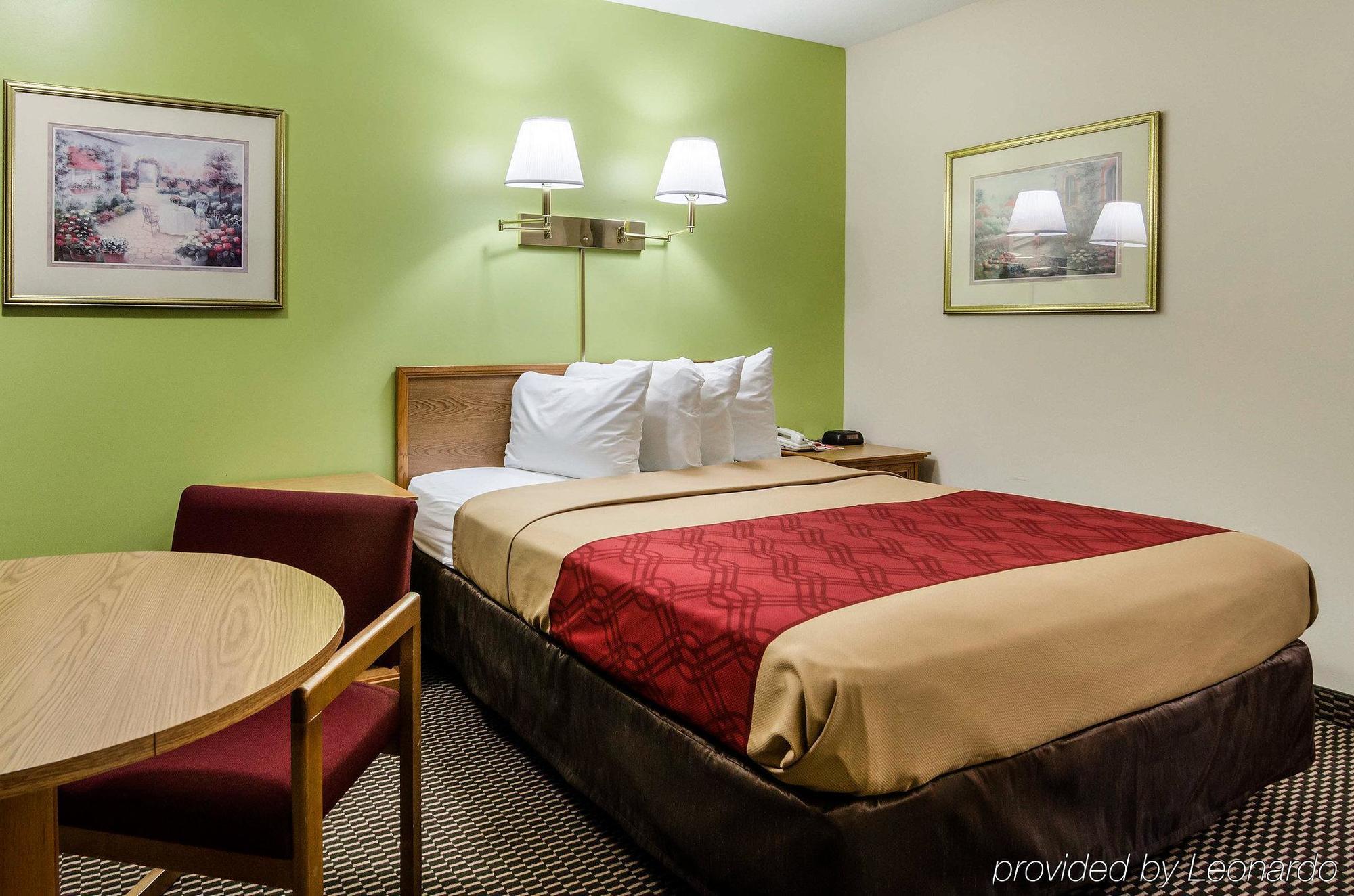 Econo Lodge University Lawrence Extérieur photo